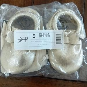 Platinum Mini Sole Bow Moccasins